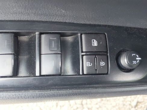 Used 2025 Toyota Camry SE FWD image 16