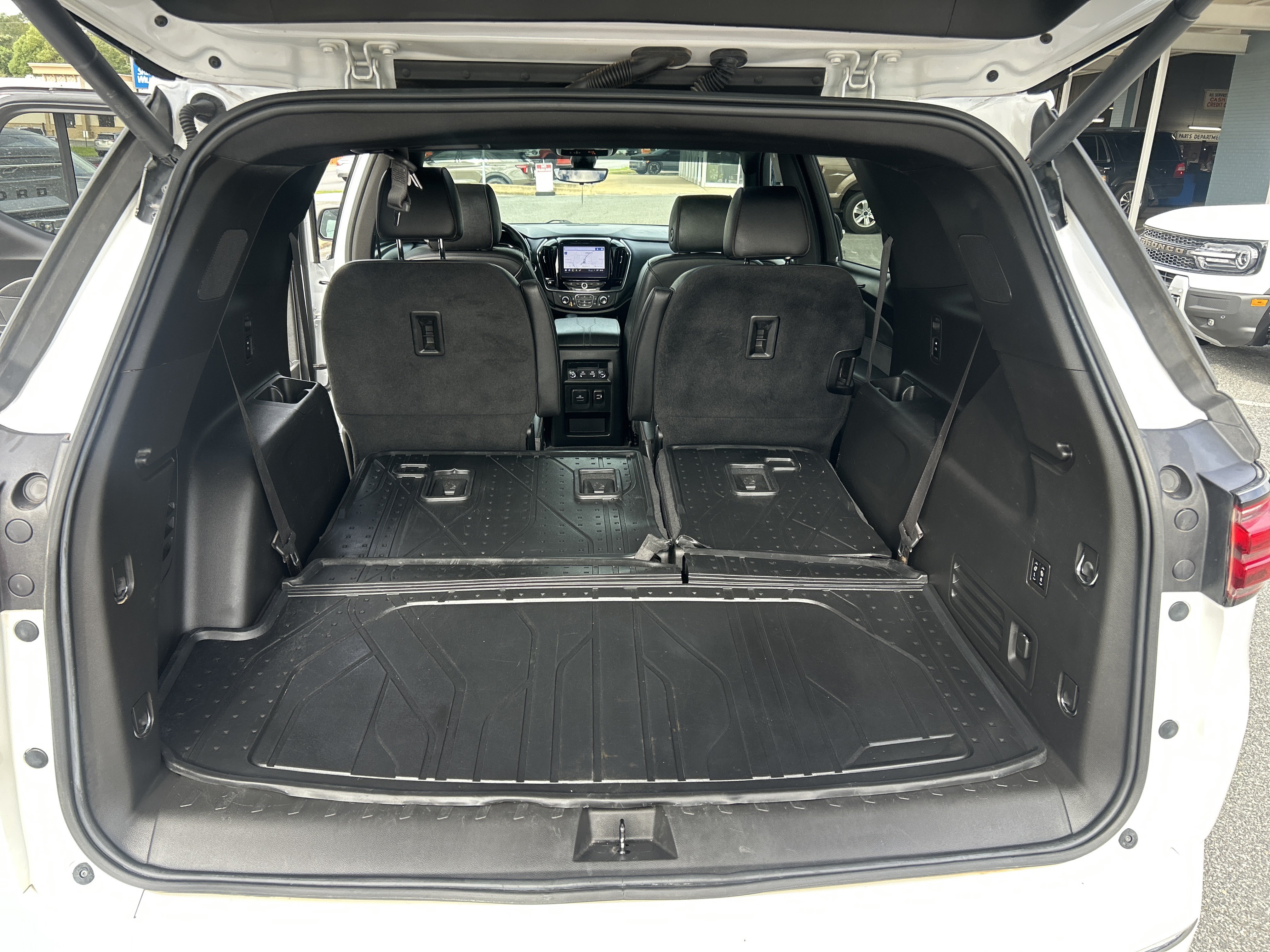 Used 2023 Chevrolet Traverse High Country w/ LPO, Floor Liner Package AWD/4WD image 20