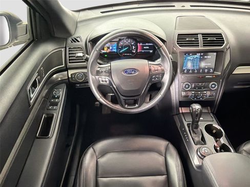 Used 2019 Ford Explorer XLT w/ Equipment Group 202A AWD/4WD image 19