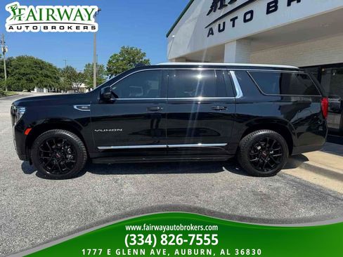 Used 2022 GMC Yukon XL SLT w/ SLT Premium Package AWD/4WD image 9