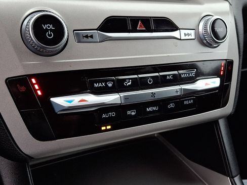 Certified 2023 Ford Explorer XLT image 18