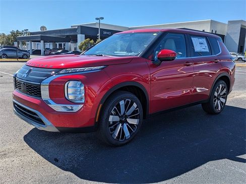 New 2025 Mitsubishi Outlander SE image 2