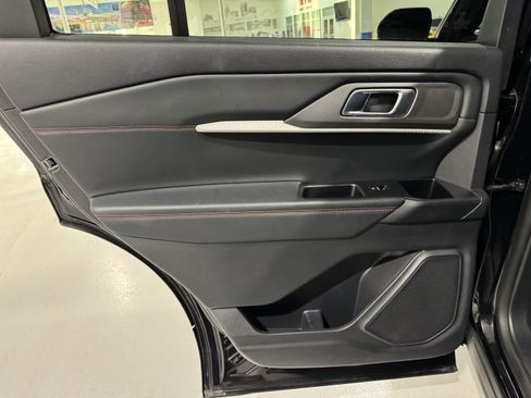Used 2025 Ford Explorer ST-Line w/ ST-Line Street Pack image 34