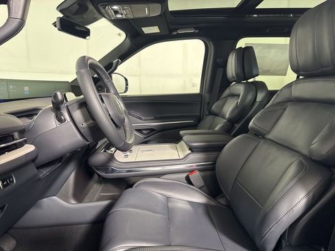 New 2025 Lincoln Navigator L Reserve w/ Jet Appearance Package image 22