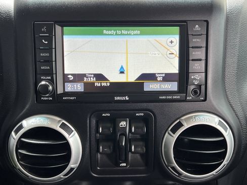 Used 2015 Jeep Wrangler Unlimited Sahara w/ Connectivity Group AWD/4WD image 28