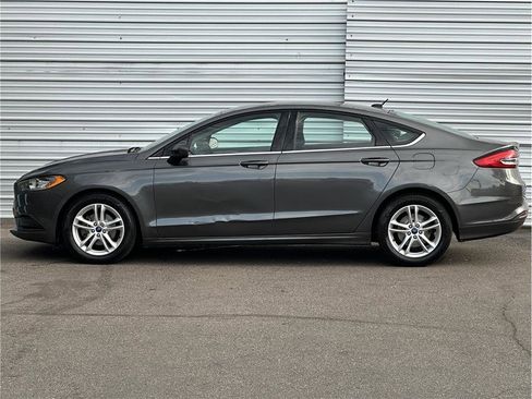 Used 2018 Ford Fusion SE image 13