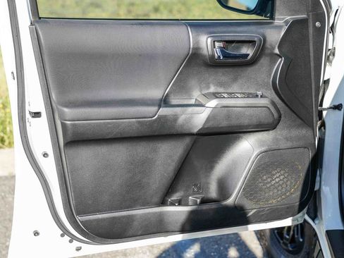 Used 2017 Toyota Tacoma TRD Pro AWD/4WD image 19