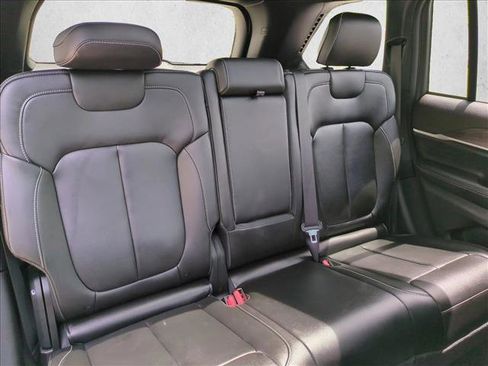 Used 2025 Jeep Grand Cherokee Limited image 23