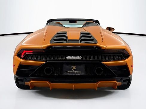 Used 2020 Lamborghini Huracan EVO RWD image 6
