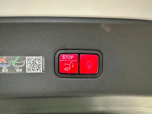 Used 2025 Mercedes-Benz GLC 43 AMG 4MATIC image 33