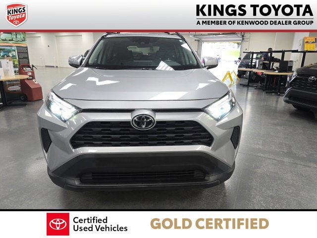 Used 2022 Toyota RAV4 XLE w/ Convenience Package FWD image 3