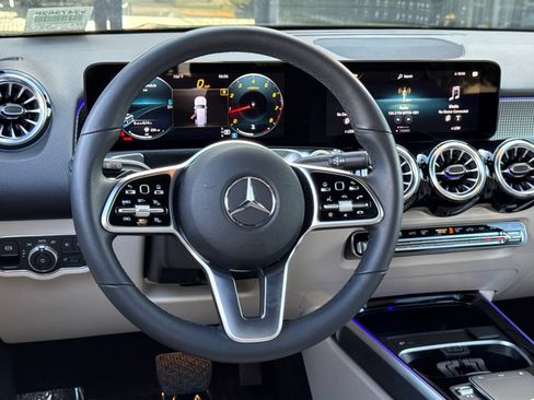 Used 2022 Mercedes-Benz GLB 250 image 35
