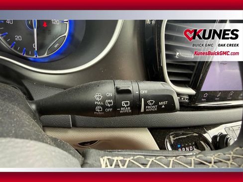 Used 2023 Chrysler Pacifica Touring-L FWD image 21