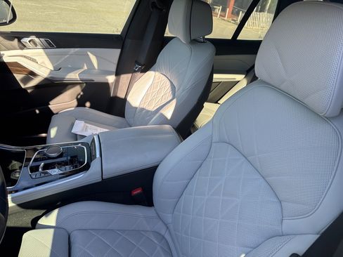 Used 2024 BMW X5 sDrive40i w/ Premium Package image 9