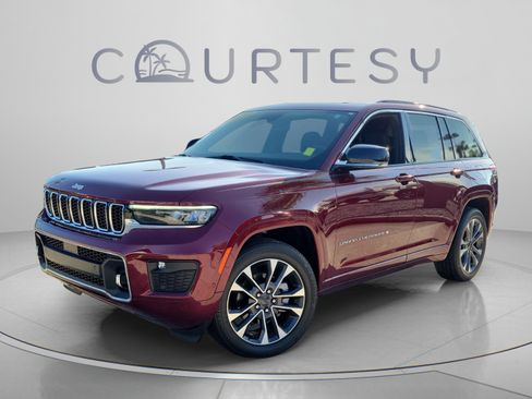 Used 2024 Jeep Grand Cherokee Overland w/ Trailer Tow Package AWD/4WD image 1