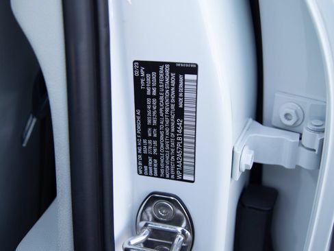 Certified 2023 Porsche Macan Turbo AWD/4WD image 22