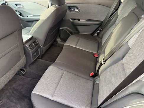 Used 2022 Nissan Rogue SV image 14