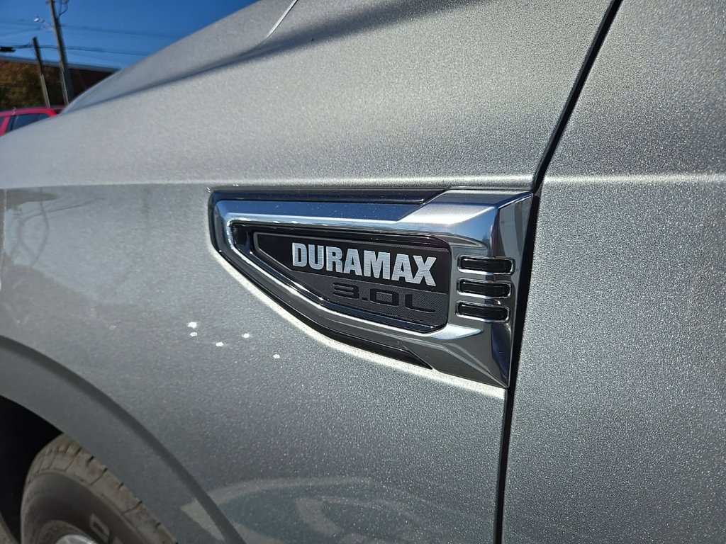Used 2025 GMC Yukon XL Denali w/ Advanced Technology Package AWD/4WD image 11