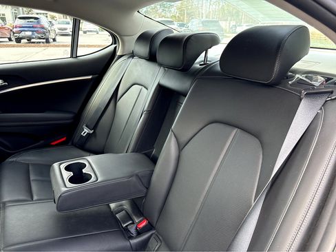 Used 2021 Genesis G70 2.0T image 22