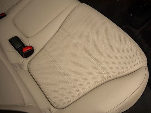 Used 2025 Mercedes-Benz GLC 300 image 36