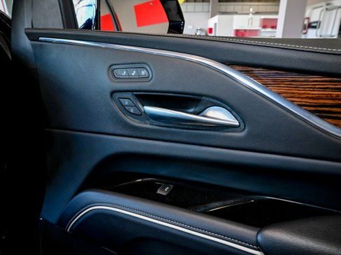 Used 2023 Cadillac Escalade ESV Premium Luxury image 31