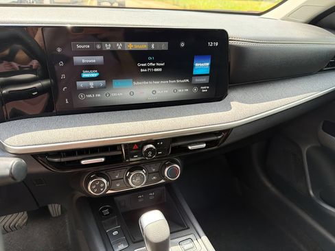 Used 2025 Nissan Kicks SV w/ SV Premium Package FWD image 28