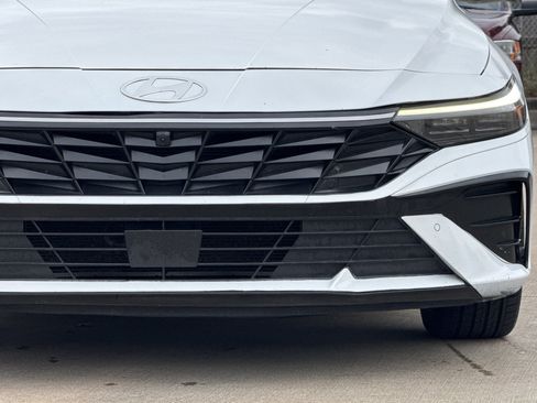 Used 2024 Hyundai Elantra Limited image 6