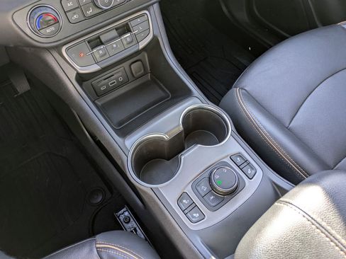 Used 2023 GMC Terrain AT4 image 22