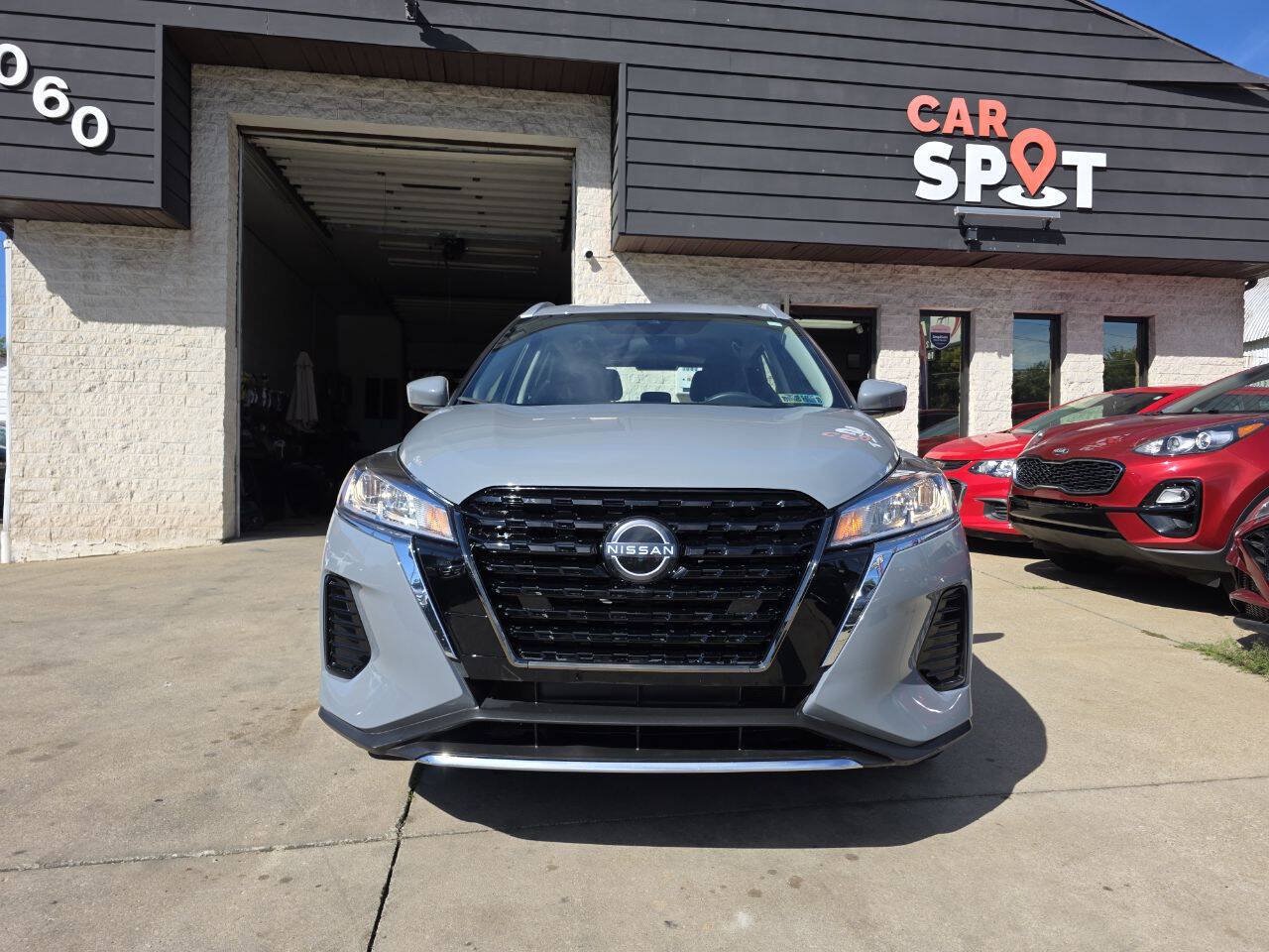 Used 2023 Nissan Kicks SV FWD image 2