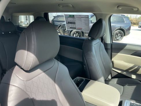 New 2026 Kia Carnival LXS image 30