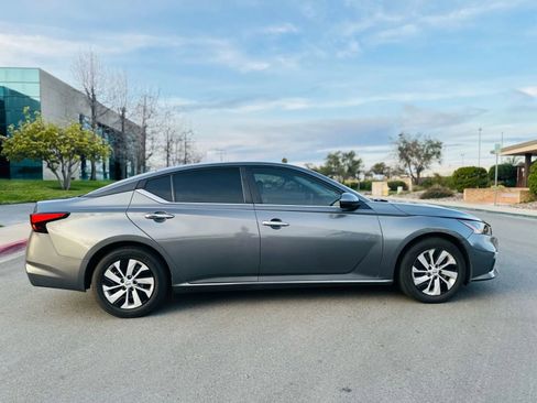 Used 2022 Nissan Altima 2.5 S FWD image 16