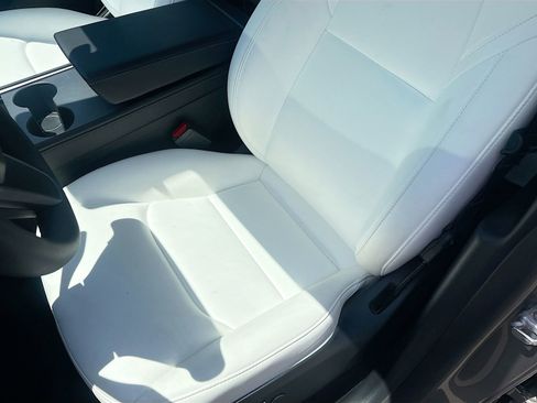 Used 2025 Tesla Model Y Long Range RWD image 19
