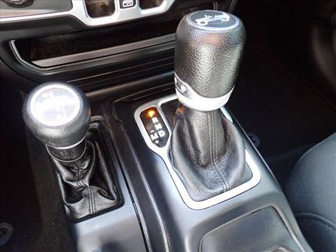 Used 2018 Jeep Wrangler Unlimited Sport S AWD/4WD image 14