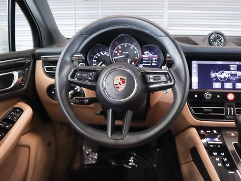Certified 2026 Porsche Macan AWD/4WD image 14