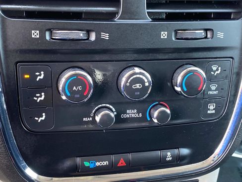 Used 2019 Dodge Grand Caravan SE image 13