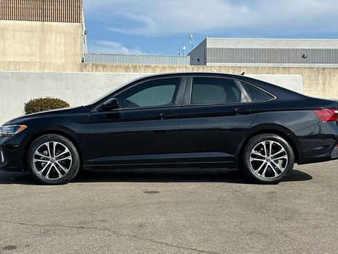 Used 2022 Volkswagen Jetta Sport image 9