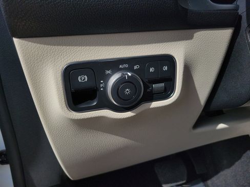 Used 2023 Mercedes-Benz GLB 250 4MATIC image 17