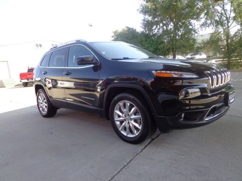 Used 2016 Jeep Cherokee Limited AWD/4WD image 3