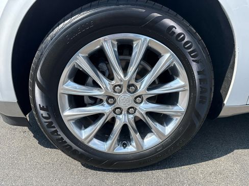 Used 2018 Buick Enclave Premium w/ Experience Buick Package FWD image 9
