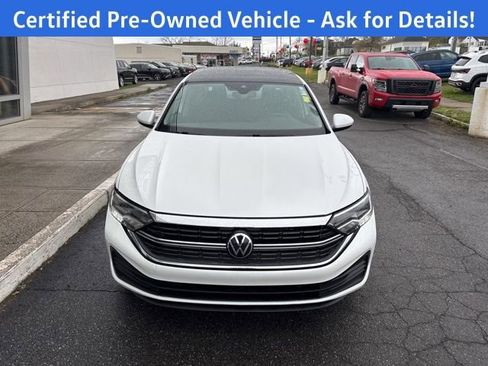 Certified 2024 Volkswagen Jetta SE w/ Panoramic Sunroof Package FWD image 3
