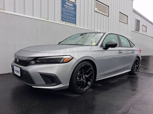 Used 2023 Honda Civic Sport image 1
