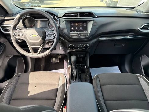Used 2021 Chevrolet TrailBlazer LS w/ LPO, Blackout Package FWD image 30