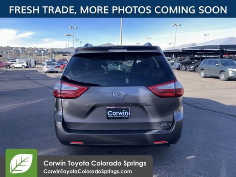 Used 2015 Toyota Sienna LE image 4