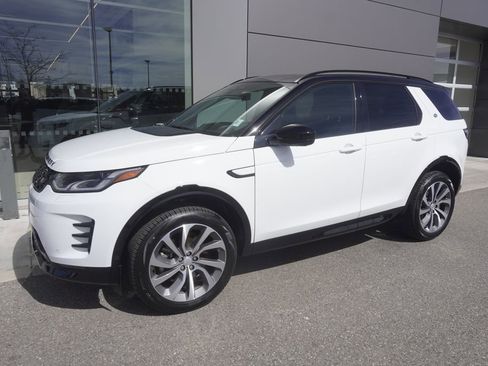 Used 2025 Land Rover Discovery Sport Dynamic SE image 3