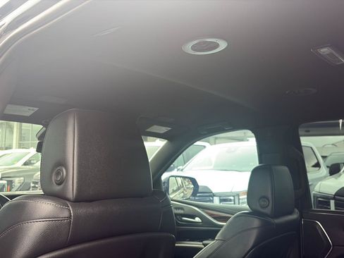 Used 2024 Cadillac Escalade ESV Luxury RWD image 33