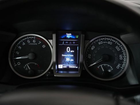 Used 2022 Toyota Tacoma SR5 w/ Technology Package RWD image 16