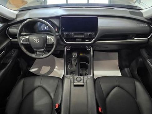Used 2025 Toyota Grand Highlander XLE image 32