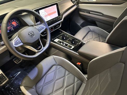 New 2025 Volkswagen Atlas Peak Edition SE image 9