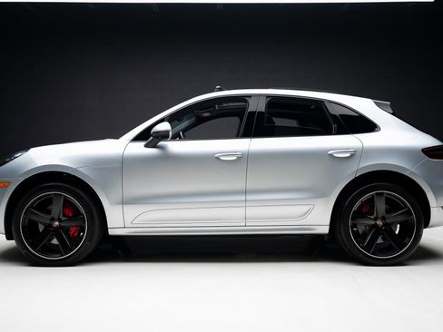Used 2016 Porsche Macan Turbo AWD/4WD image 17