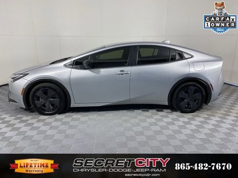 Used 2025 Toyota Prius LE FWD image 4